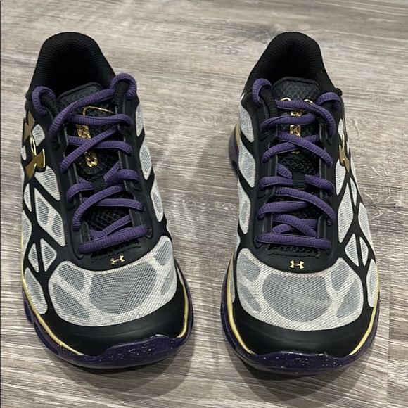 *Limited Edition* Under Armour Spine 4D Foam Shoes. Unisex - Picture 6 of 6